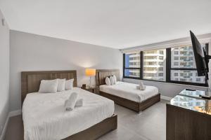 Beautiful Ocean View Condo with Resort Amenities, Pools, Sauna and Gym 711