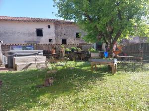 B&B / Chambres d'hotes le vieux prieure : photos des chambres