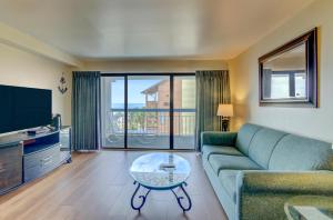 Condo w Pool Access + Ocean Views