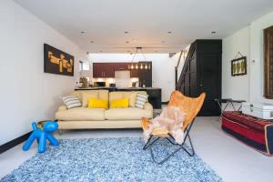 Aylesford-House-Sleeps 2 & 1 infant-Parking