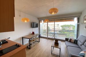 Lovely 4-person studio - pool and sea