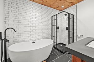Smoky Mountains Hut Tub Cabin Dog Friendly