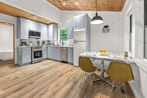 Smoky Mountains Hut Tub Cabin Dog Friendly