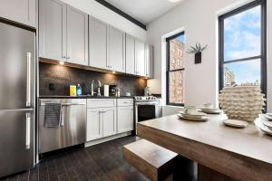 Elegant 2BR in the Vibrant Heart of Pittsburgh