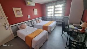 Hotels Hotel du Tricastin : Chambre Triple Basique