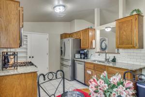 2 Mi to OU Family-Friendly Retreat with Patio!