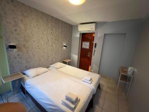 Le Montclair Montmartre by River