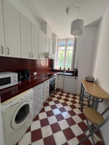 Stunning apartment in old town, centre & beach