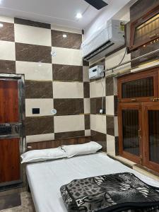 Chandra Guest House