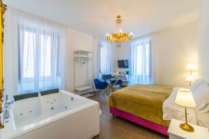 Queen Room with Balcony