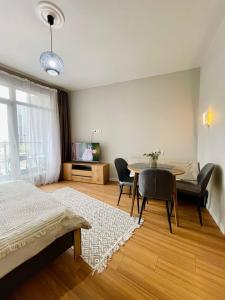 Studio White Sails First Line Swimming Pool