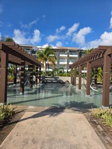 Mareazul Luxury Swim-Up apartment and private beach club