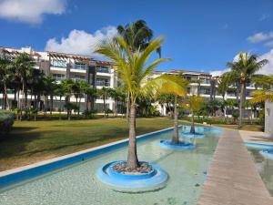 Mareazul Luxury Swim-Up apartment and private beach club