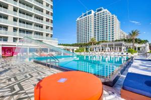 Walk to Bars and Eats! Luxe Ft Lauderdale Condo