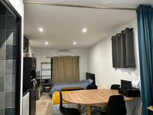 Maisons de vacances Studio avec acces piscine : photos des chambres