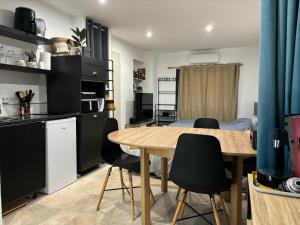 Maisons de vacances Studio avec acces piscine : photos des chambres