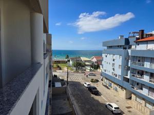103 - Apto com 03 quartos e vista para o mar!