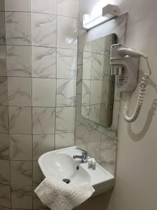 Le Montclair Montmartre by River