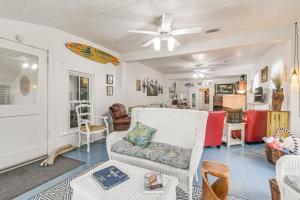Galveston Bay Retreat Historic La Porte Home!