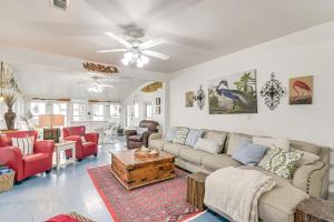 Galveston Bay Retreat Historic La Porte Home!