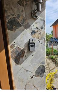 GästeZimmer im Altbau Dachgeschoss mit kleinem Bad WLAN, TV und Parkplatz