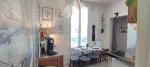 Sejours chez l'habitant PARIS AUTHENTIC HOUSE Metro 14 Station Hopital Bicetre, RER B Gentilly : photos des chambres