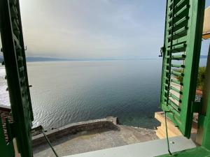 room 10 m from the sea