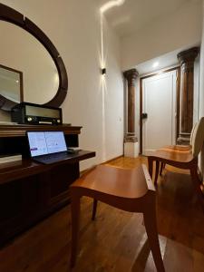 Appartement Ombragé 44m2 Riviera Palace Belle-Epoque, Restomod et Literie Prestige