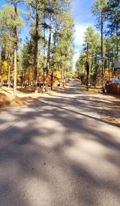 Cowboys Trail with HotTub, King&QueenBed, in UpperCanyon, Pets welcome