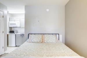 1 Mi to North Myrtle Beach Studio with Pool Access