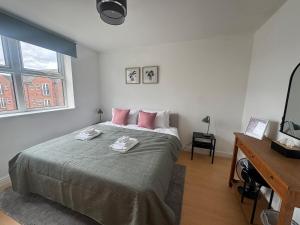 2 bed - 2 bath, gated parking, M62 J27