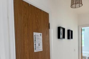 2 bed - 2 bath, gated parking, M62 J27