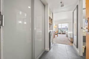 Top Floor Studio with Balcony & Views 3528