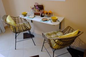 Chambre indépendante avec vue sur mer et marais du littoral, Salle de bain et WC privatifs , kitchenette et terrasse partagées
