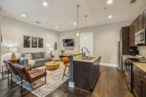 The Tennessee Whiskey in West End-Vandy- Uber to Broadway