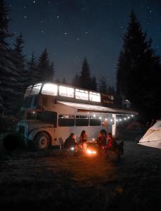 Cornwalls vintage glamping bus