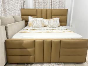 Bstan Studio with AC