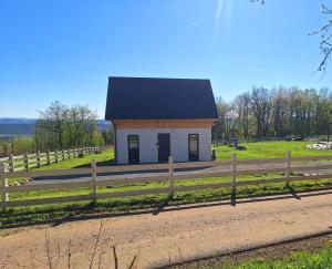 SierPlejs Hill - domki przy szlaku w Górach Sowich