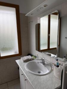 White Ventoux-central-parking gratuit-securise-terrasse & jardin