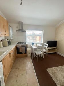 Contemporary Flat In Central Reading