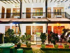 Isuru Family Guest House