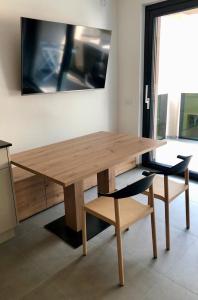 Emma`s Riva-Dream deluxe - sonnige 2-Zimmer-Wohnung mit privatem Parkplatz und Terrasse in Riva del Garda