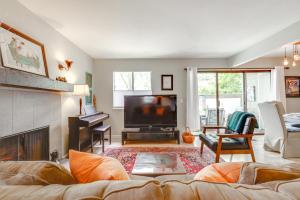 Private Patio and Workspace Quiet Sonoma Condo!
