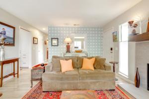 Private Patio and Workspace Quiet Sonoma Condo!