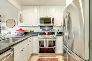 Private Patio and Workspace Quiet Sonoma Condo!