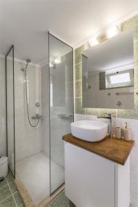 SugarDustApt Elegant Retreat 150m from the Sea