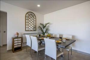 Sunny 3-Bedroom Apartment