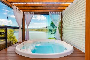 Recanto Lagoa - Casas completas na beira da lagoa com piscina aquecida, jacuzzi privativa, mesa de sinuca e muito mais