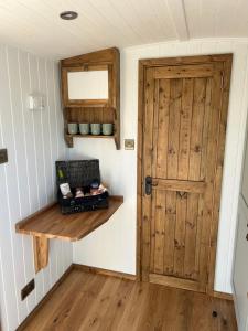 Fernlea Luxury Shepherds Hut & Hot Tub