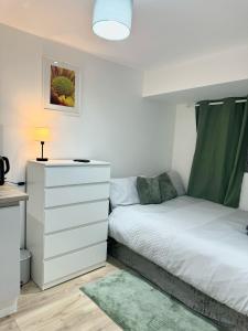 Light & Lamp, En-Suite Studio, in Woolwich